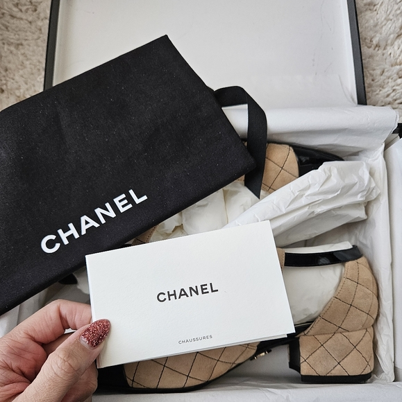 Chanel kidskin quilted patent cap Mary Jane's in beige and black - Picture 8 of 16